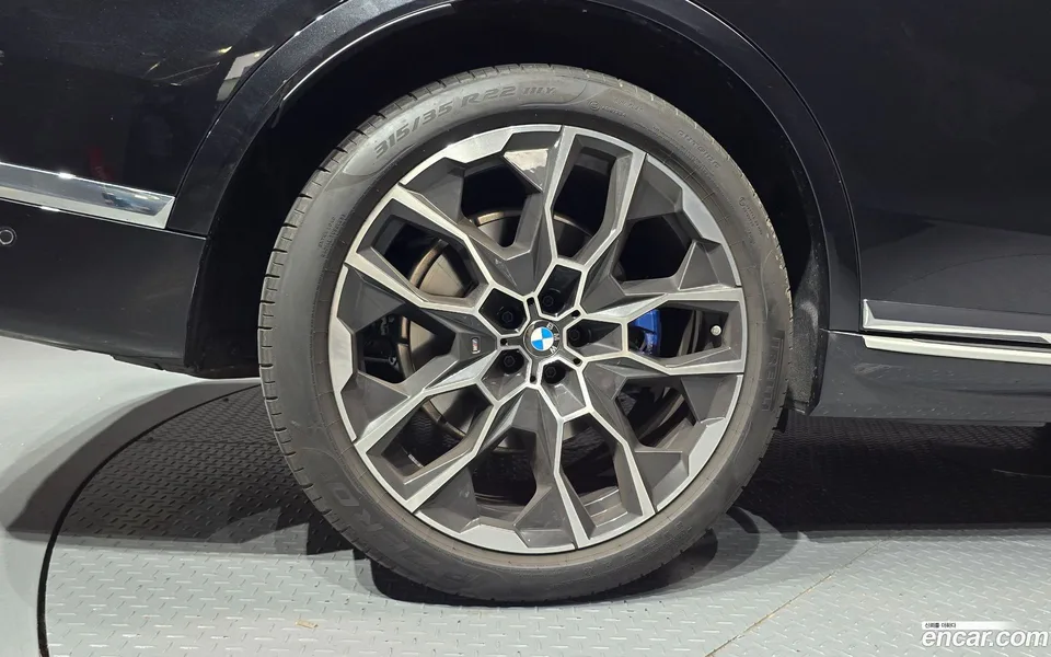 BMW X7 xDrive 40i M 7 2025 — thumbnail 2