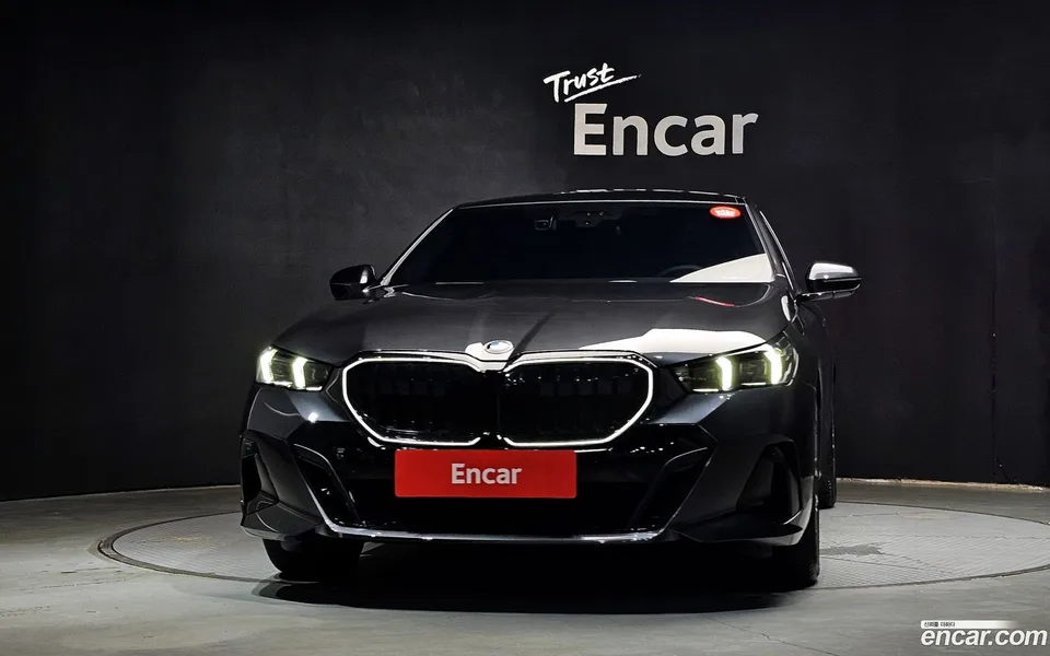 BMW 5 Series 520i 2025 — thumbnail 3