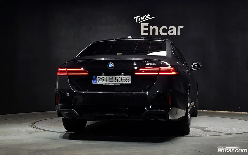 BMW 5 Series 520i 2025 — thumbnail 4