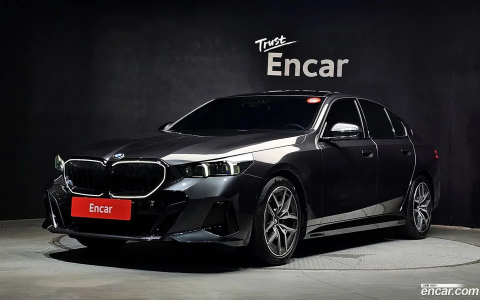 BMW 5 Series 520i 2025 — photo 1, buy with delivery to Moscow