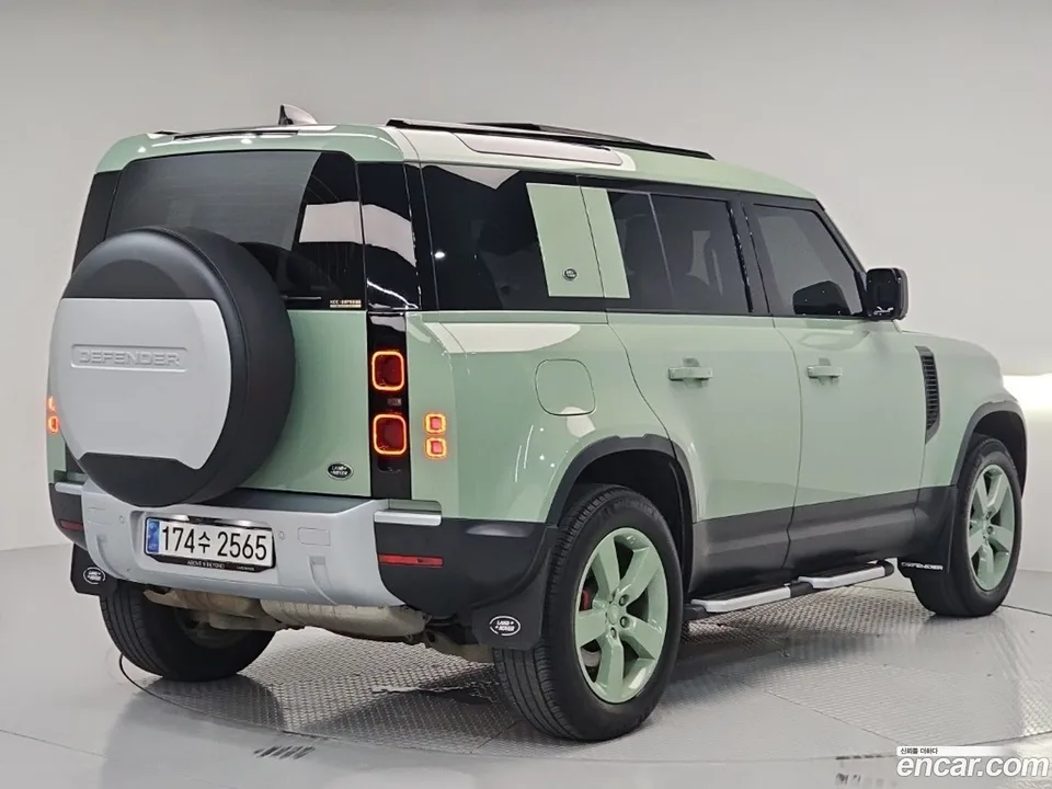 Land Rover Defender 110 D300 75th 2023 — thumbnail 4