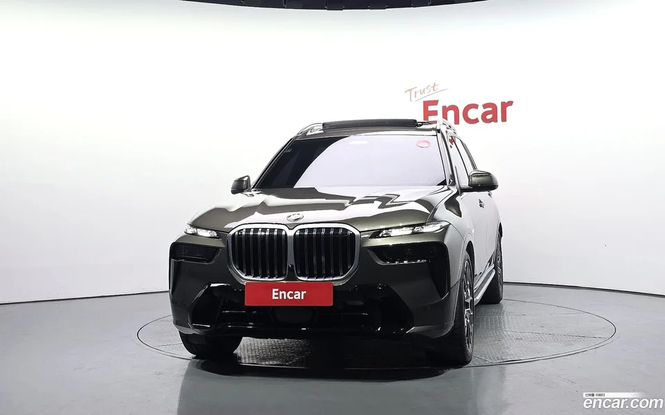 BMW X7 xDrive 40i M 6 2025 — thumbnail 3