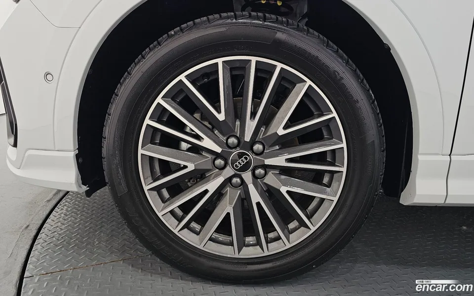 Audi Q3 35 TDI 2025 — thumbnail 2