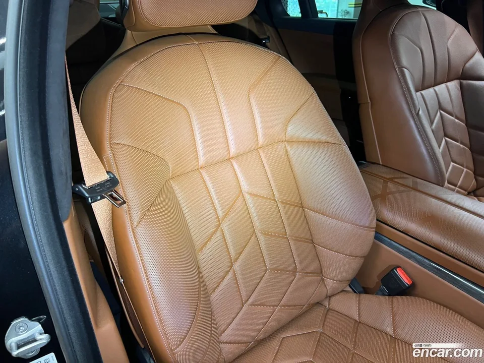 BMW 7 Series 740i sDrive M 2023 — thumbnail 2