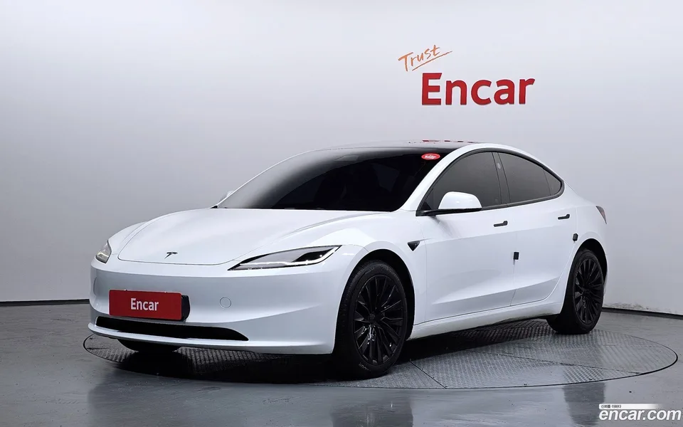 Tesla Model 3 AWD 2024 — photo 1, buy with delivery to Moscow