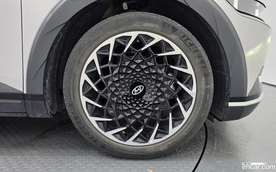 Hyundai Ioniq 5 2023 — thumbnail 2