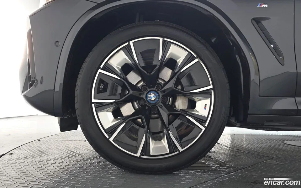 BMW iX3 M 2022 — thumbnail 2