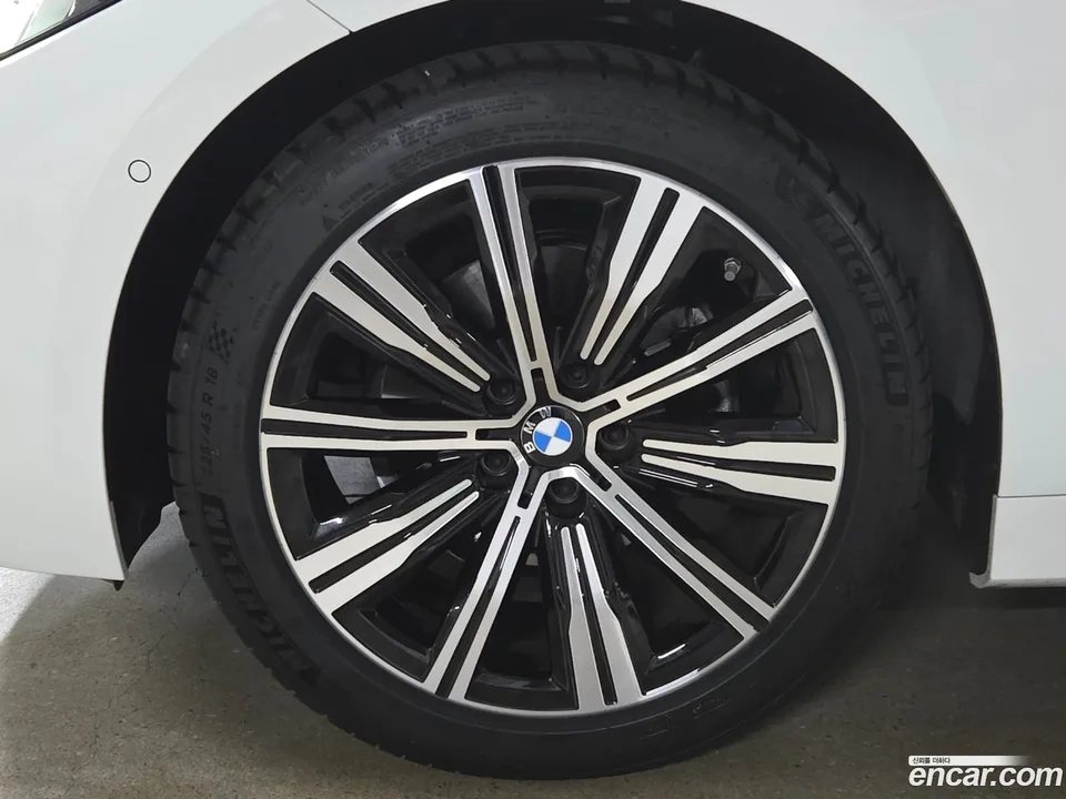 BMW 3 Series 320i 2025 — thumbnail 2