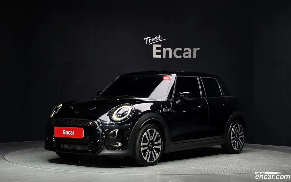MINI Cooper S 5 2024 — фото 1, купить с доставкой в Москву