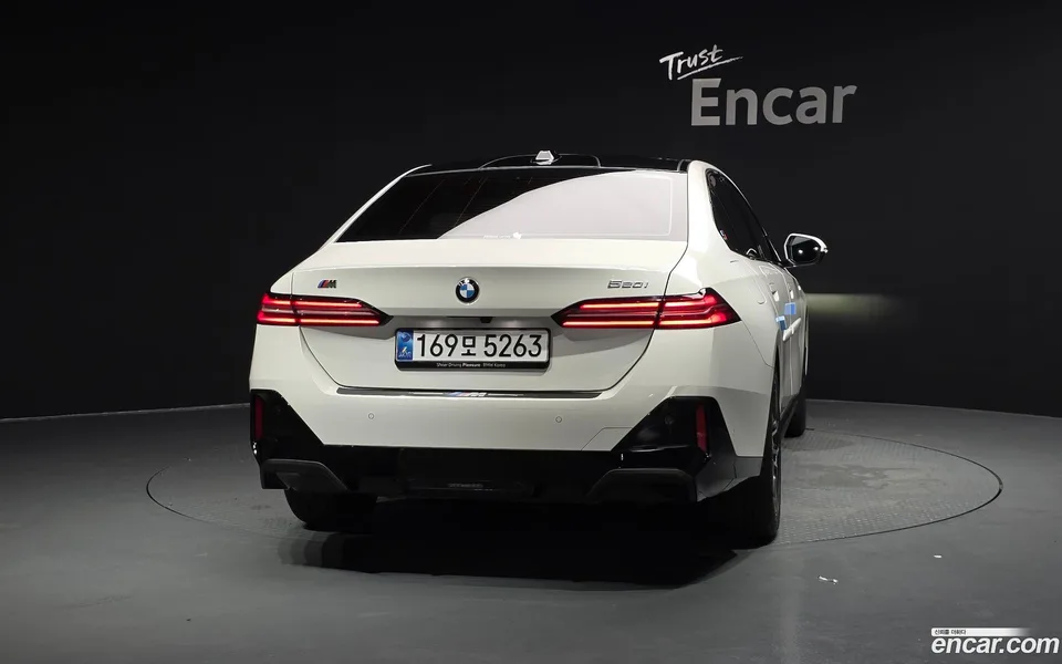 BMW 5 Series 520i M 2025 — thumbnail 4