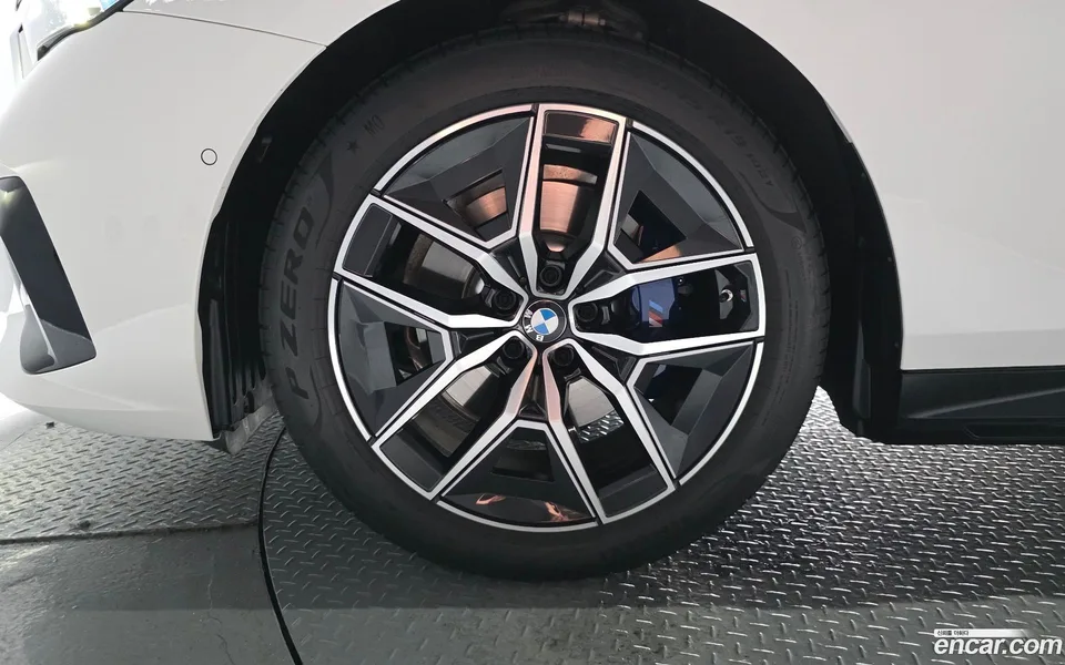 BMW 5 Series 520i M 2025 — thumbnail 5