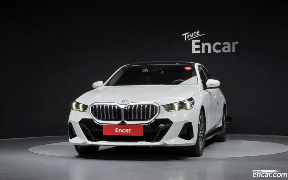 BMW 5 Series 523d M 2025 — thumbnail 3