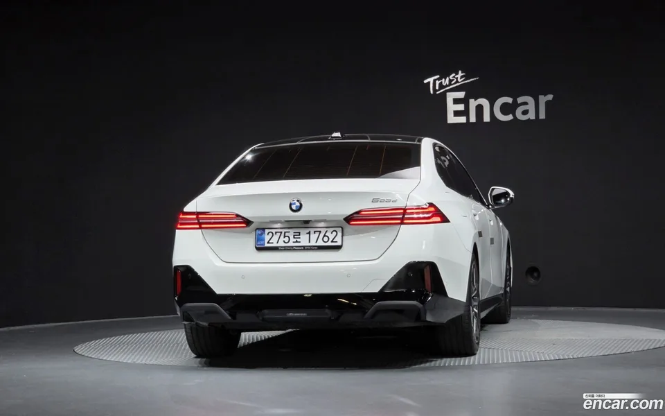 BMW 5 Series 523d M 2025 — thumbnail 4