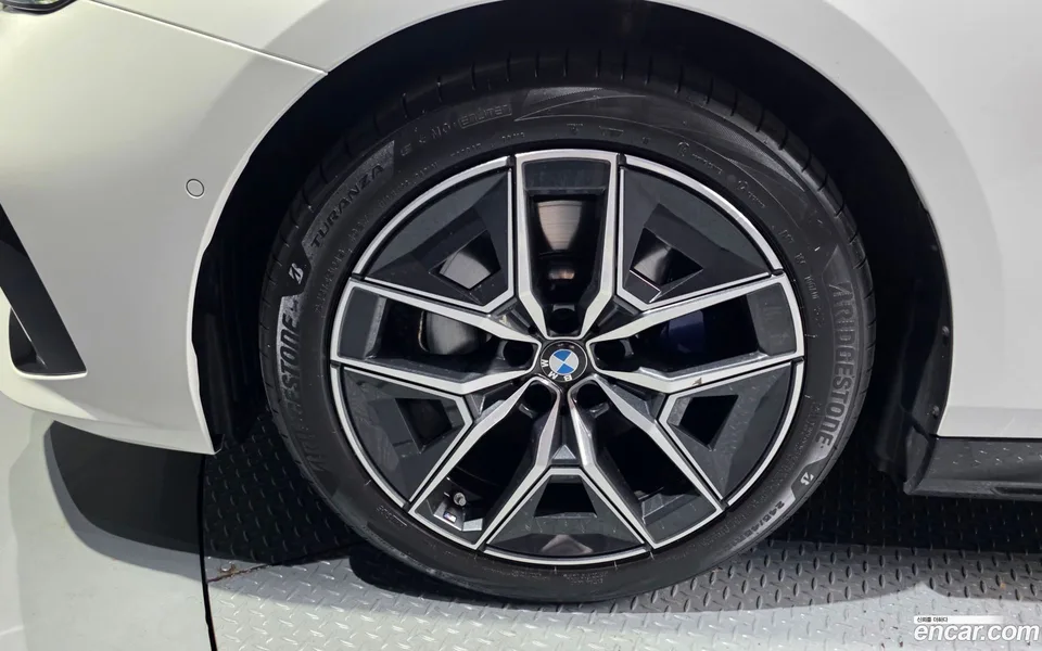 BMW 5 Series 523d M 2025 — thumbnail 5