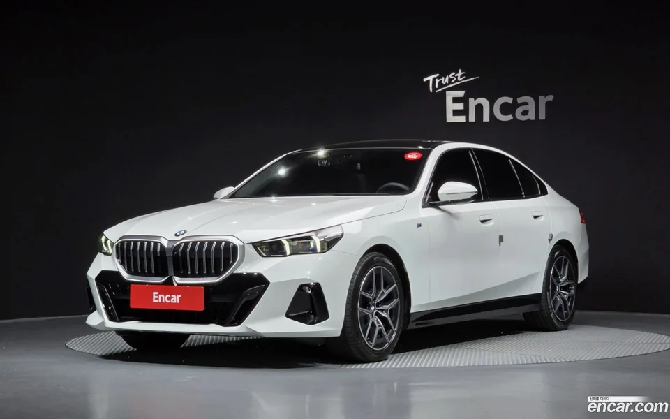 BMW 5 Series 523d M 2025 — photo 1, buy with delivery to Moscow