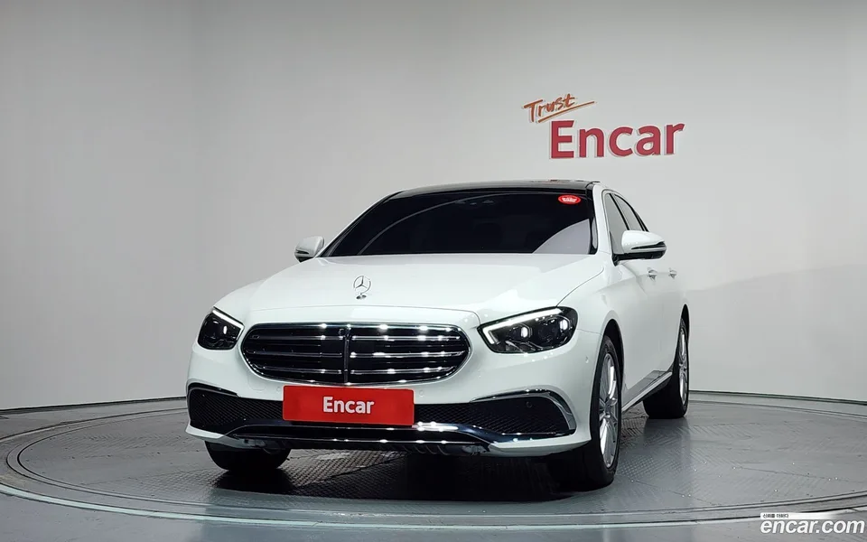 Mercedes-Benz E-Class E250 2023 — thumbnail 3