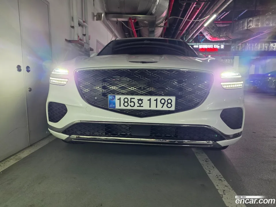 Genesis GV70 2.5T 2WD 2026 — фото 1, купить с доставкой в Москву