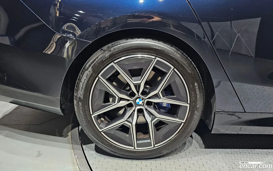 BMW 5 Series 523d M 2024 — thumbnail 5