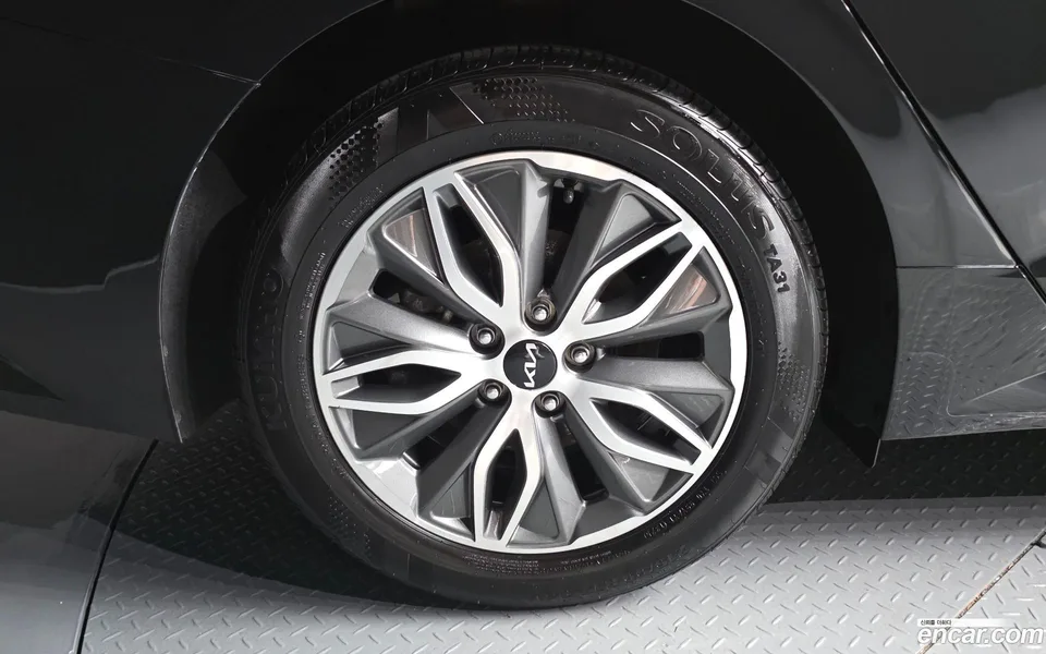 Kia K5 Hybrid 2023 — thumbnail 5
