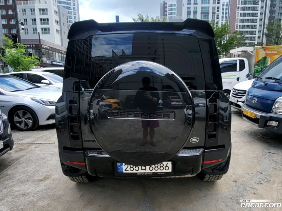 Land Rover Defender 90 D250 SE 2023 — thumbnail 2