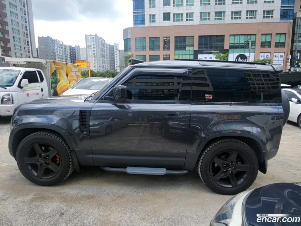 Land Rover Defender 90 D250 SE 2023 — thumbnail 3