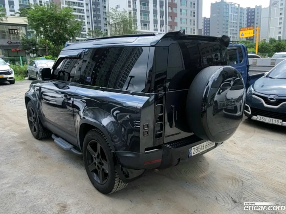 Land Rover Defender 90 D250 SE 2023 — thumbnail 4