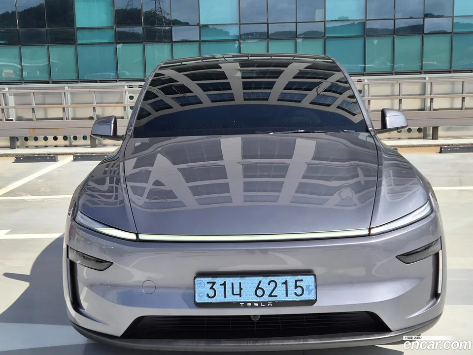 Tesla Model Y AWD 2025 — миниатюра 3