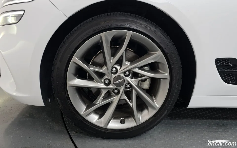 Genesis G70 2.0T 2WD 2023 — миниатюра 2