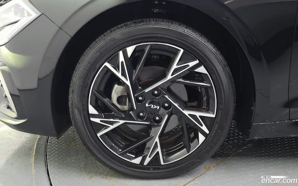 Kia K5 Hybrid 2024 — thumbnail 2