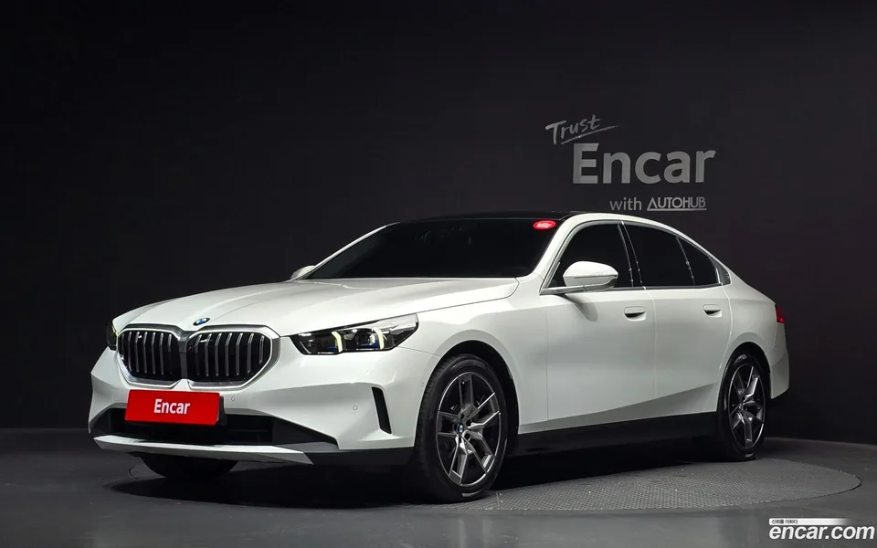 BMW 5 Series 530i xDrive 2023 — photo 1, buy with delivery to Moscow