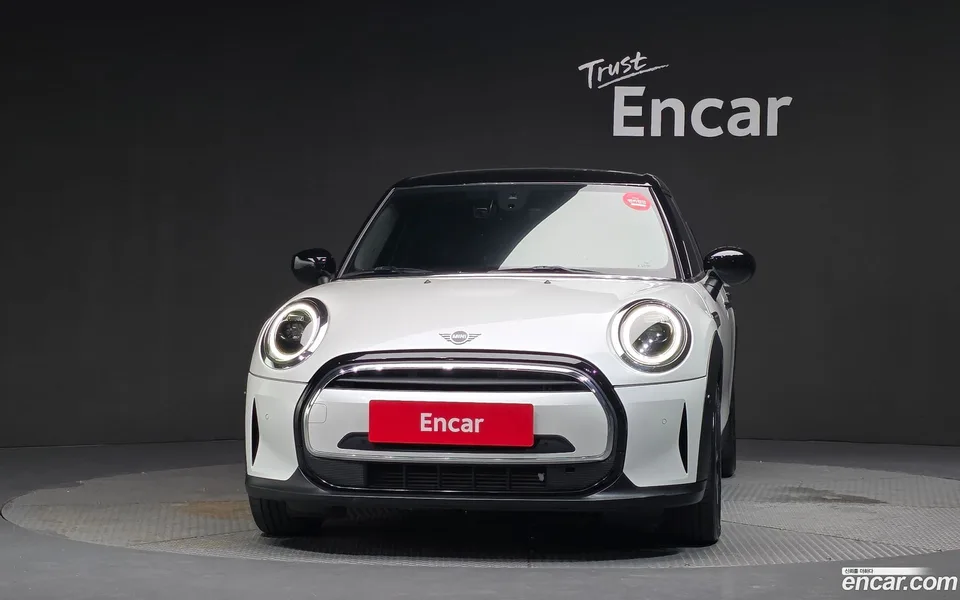 MINI Cooper 5 2023 — thumbnail 3