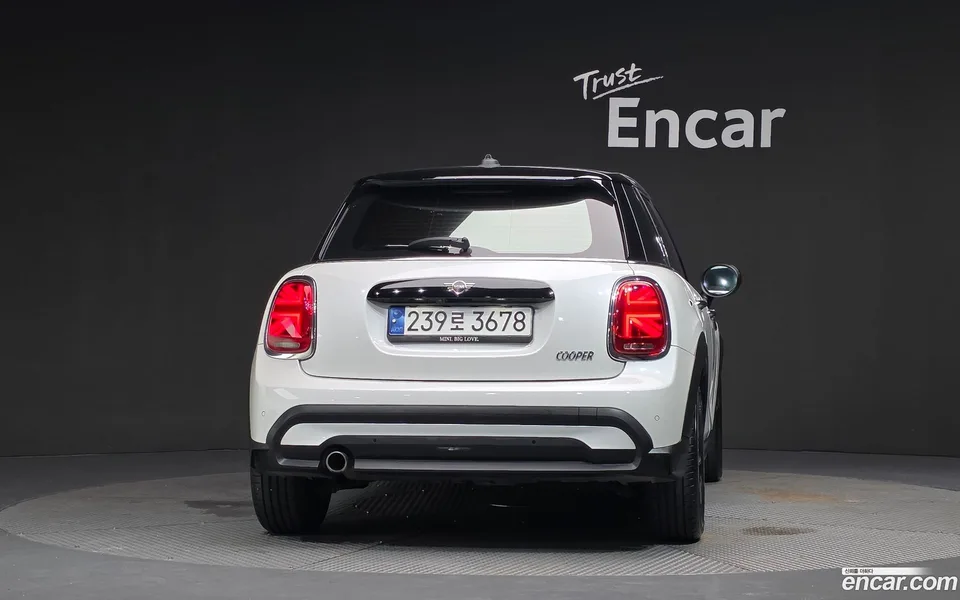 MINI Cooper 5 2023 — thumbnail 4