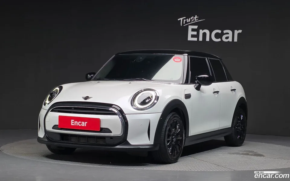 MINI Cooper 5 2023 — photo 1, buy with delivery to Moscow