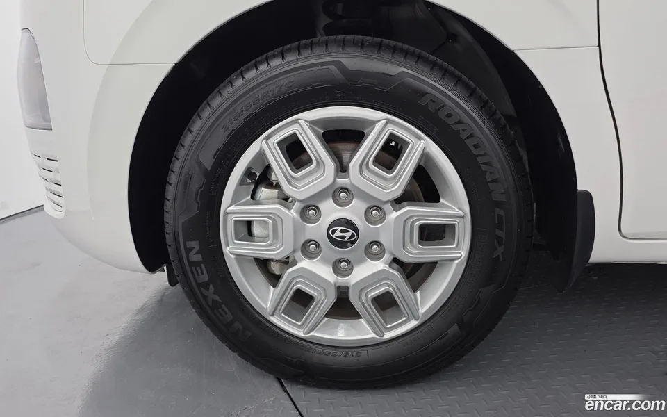 Hyundai Staria L3.5 11 2025 — thumbnail 2