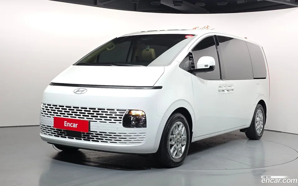 Hyundai Staria L3.5 11 2025 — photo 1, buy with delivery to Moscow