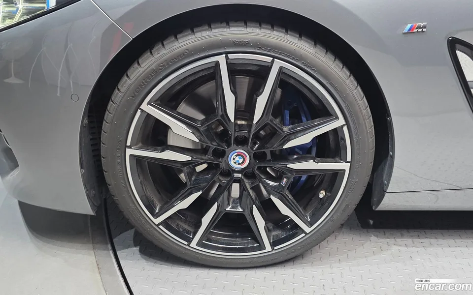 BMW 8 Series M850i xDrive 2022 — миниатюра 5