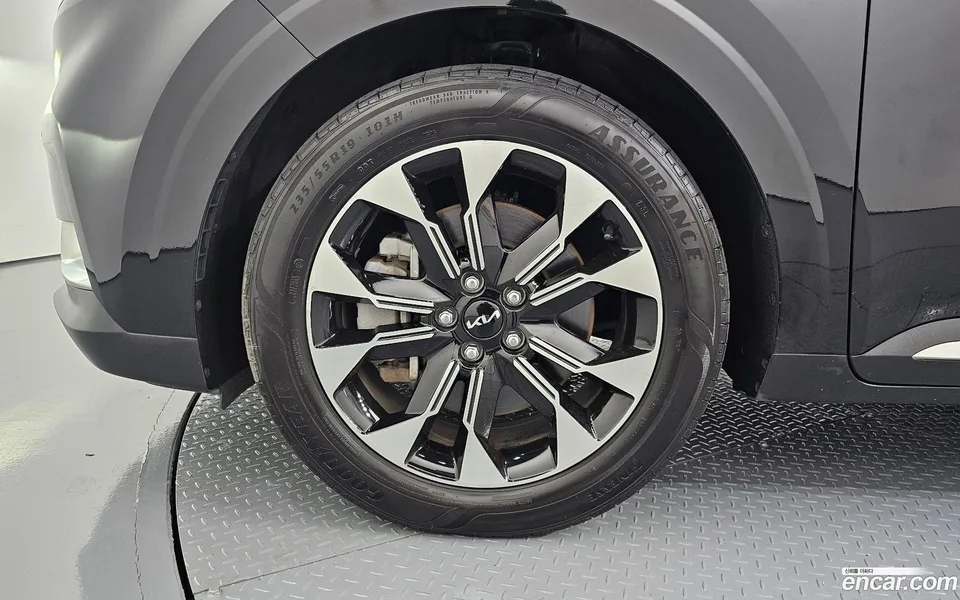 Kia Carnival 9 2023 — thumbnail 5
