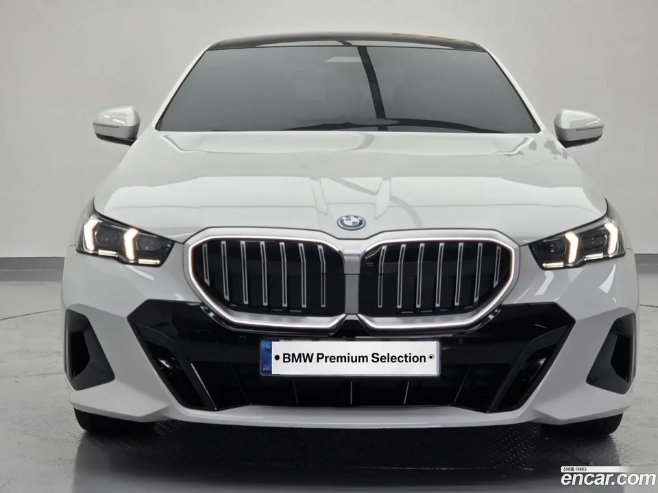 BMW 5 Series 530e M 2026 — миниатюра 3
