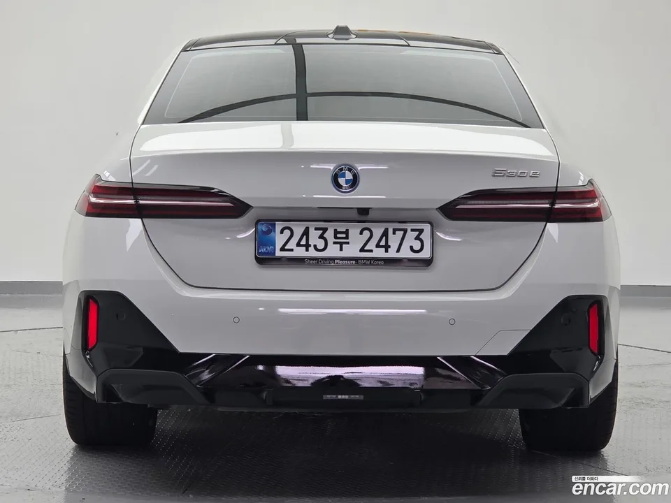 BMW 5 Series 530e M 2026 — миниатюра 4