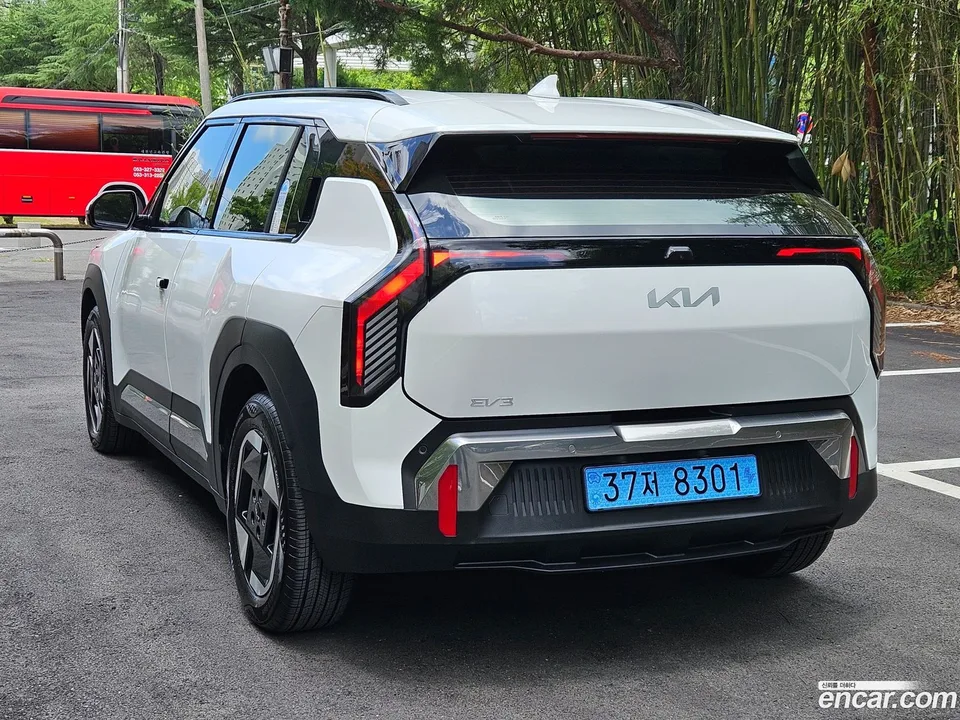 Kia EV3 2WD 2026 — thumbnail 2
