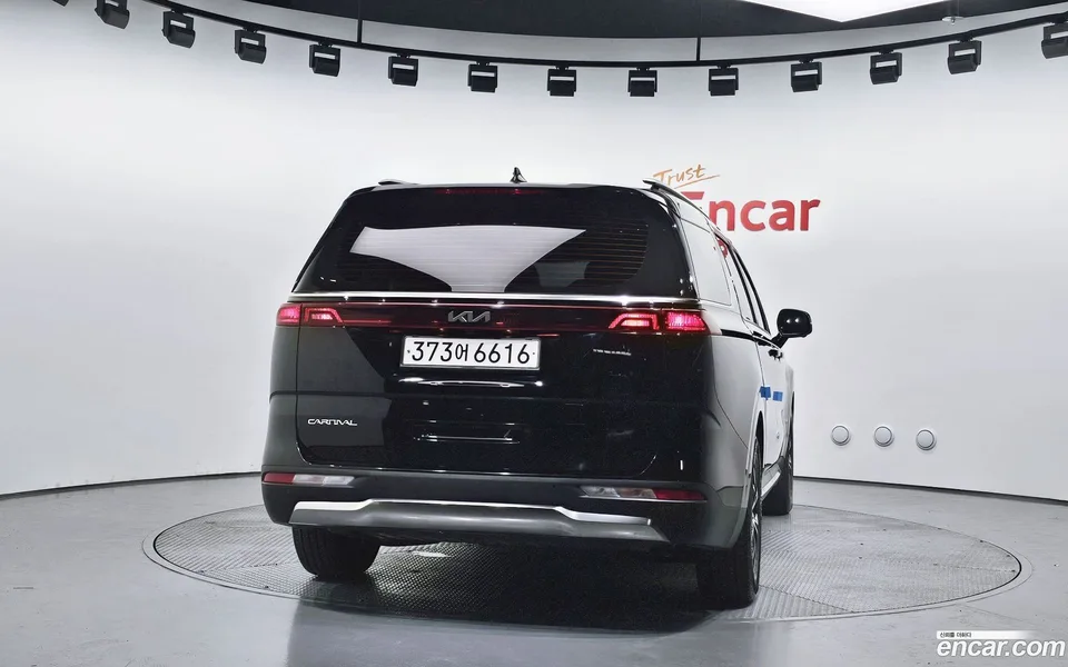 Kia Carnival 9 2023 — thumbnail 4
