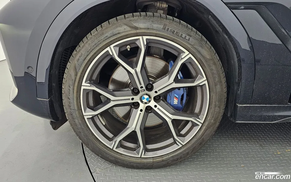 BMW X6 xDrive40i M 2023 — thumbnail 2