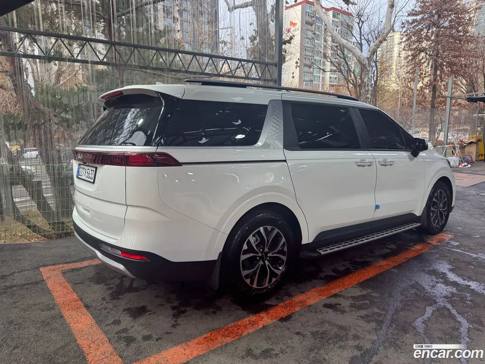 Kia Carnival 9 2023 — thumbnail 2