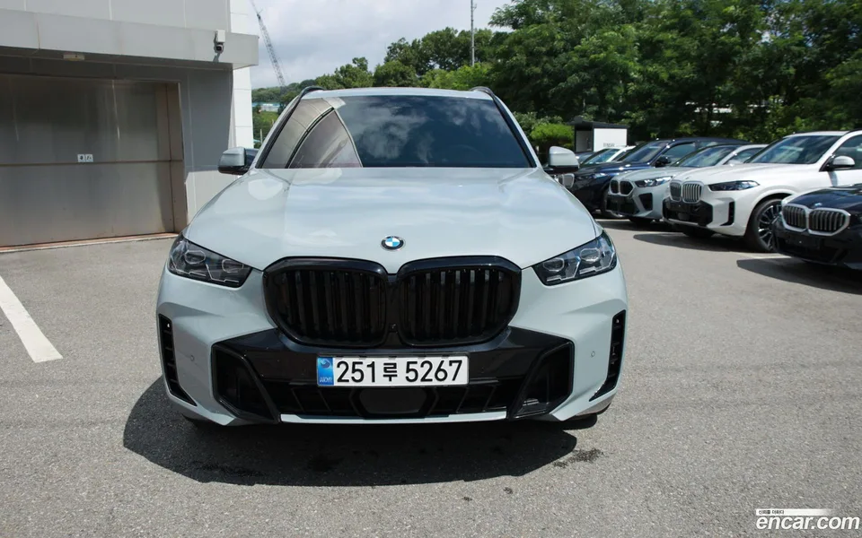 BMW X5 xDrive 40i M 2025 — миниатюра 3