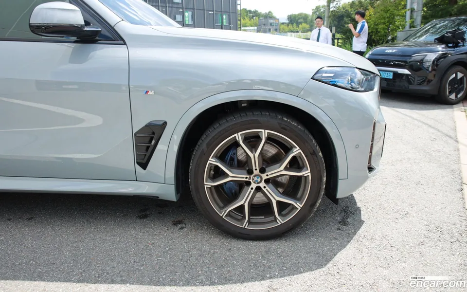 BMW X5 xDrive 40i M 2025 — миниатюра 5