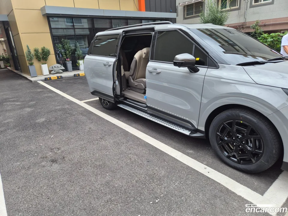 Kia Carnival HEV 9 X Line 2026 — thumbnail 3