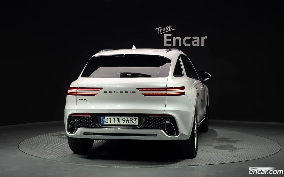 Genesis GV70 2.5T 2WD 2023 — thumbnail 4