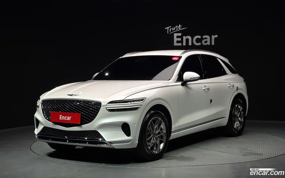 Genesis GV70 2.5T 2WD 2023 — photo 1, buy with delivery to Moscow