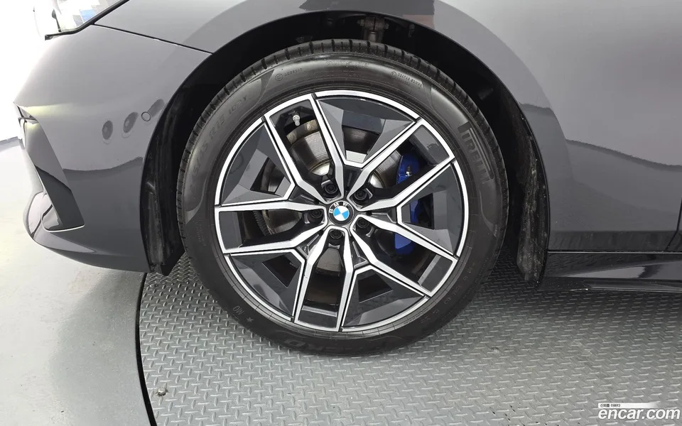 BMW 5 Series 523d M 2025 — thumbnail 2