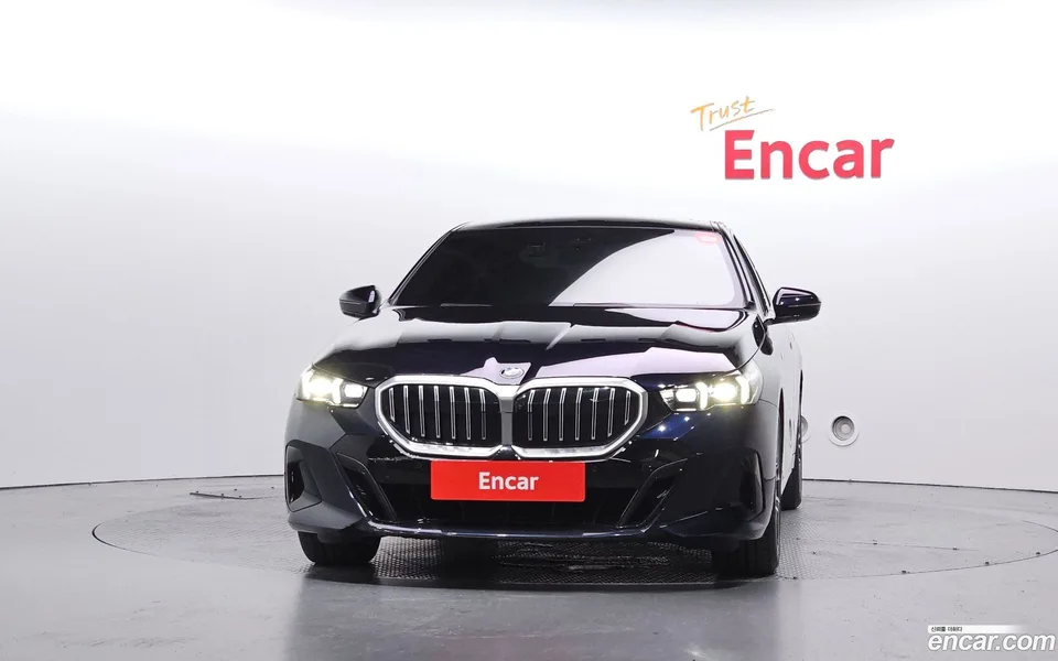 BMW 5 Series 520i M 2024 — thumbnail 3